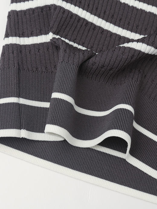 深灰白条纹 U 领针织背心女 坑条肌理修身显瘦内搭 百搭无袖打底上衣 商品图4