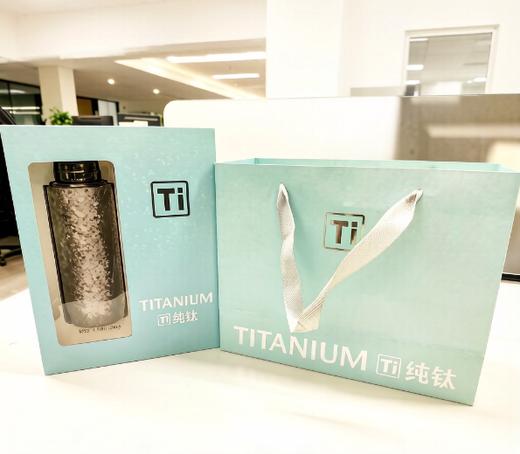 【自营】纯钛磁吸保温杯（蓝色礼盒+礼品袋） 商品图0