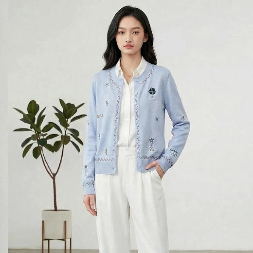 「自」全新升级【铂金会员321/天猫429/差价108】(13908)洛诗琳复古文艺风撞色刺绣开衫2026春季新款圆领针织外套女 商品图1