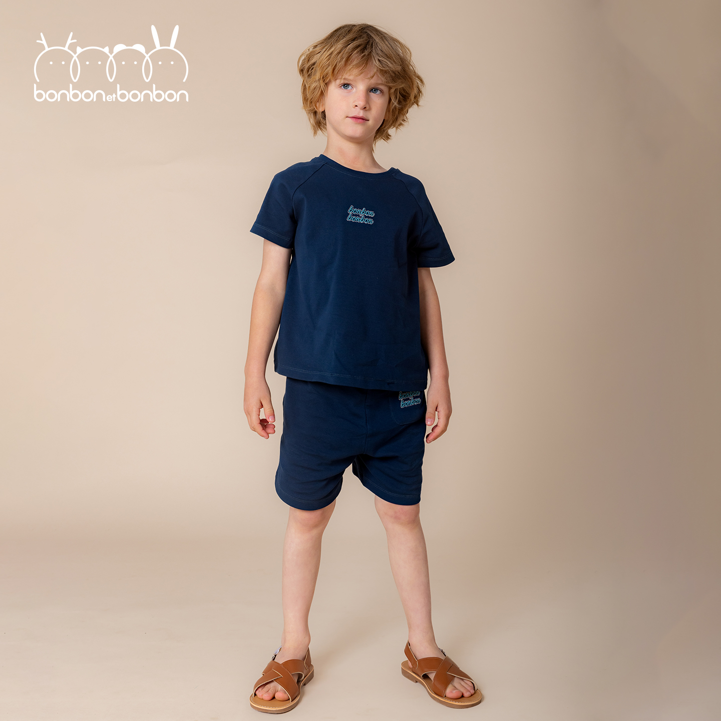 深蓝刺绣细节T恤/短裤套装