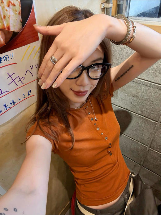 莫代尔莱赛尔天丝复古铆钉短袖T 商品图1