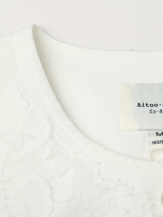 核心卖点：白色肌理面料、圆领设计、短袖版型、单排扣、小香风、显瘦显高 商品图3