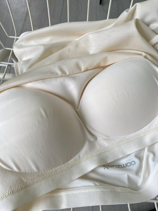 松植屋简悦生物基吊带背心—自带杯垫 一体式固定杯垫 可调节肩带 商品图2