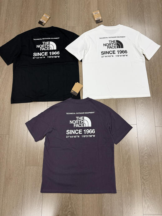 韩单正品 TNF北面胸前胶标1966印花短袖，颜色：黑色 白色 紫色
尺码：S M L XL XXL 商品图1