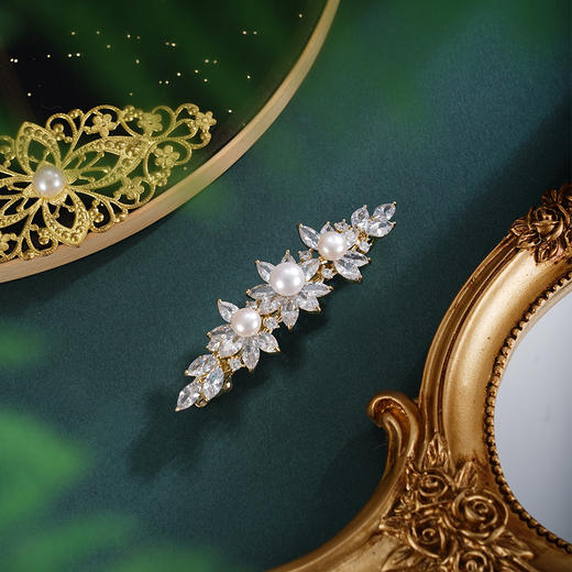 子佩集【冰花皎月】珍珠惜王妃发夹【HBFJ032】6.5-7.5mm珠镀金三朵花2601 商品图1