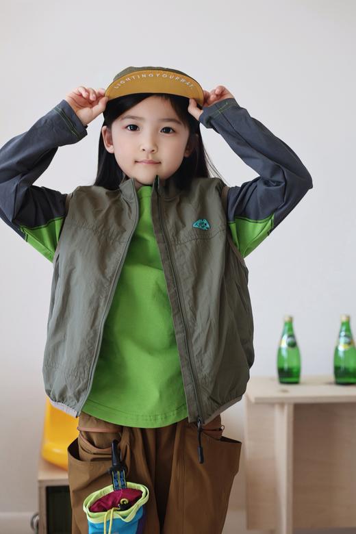 【小大人舒适圈】2026夏季儿童亲子户外轻量化防晒速干运动连帽拉链立领薄马甲 商品图2