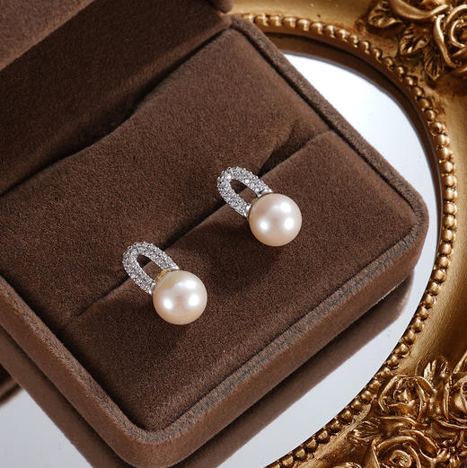 子佩集【静谧时光】银S925珍珠惜王妃耳钉【E4910】8mm珠双色马蹄半环2601 商品图1