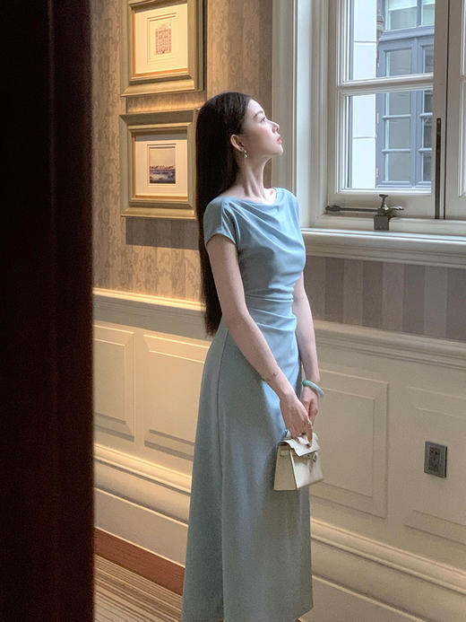 【气质知性简约短袖连衣裙】天赐小蛮腰，上身自带与生俱来的气质感 优雅且知性，腰部褶皱设计，穿届的"伪素颜"视觉显瘦 商品图1