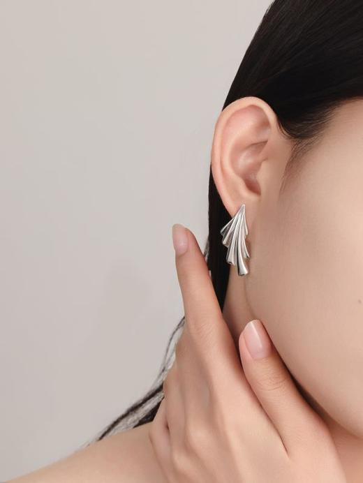 IIPO宜珠宜宝原创「扇韵」系列极简耳环925银镀金(礼盒装) 商品图3