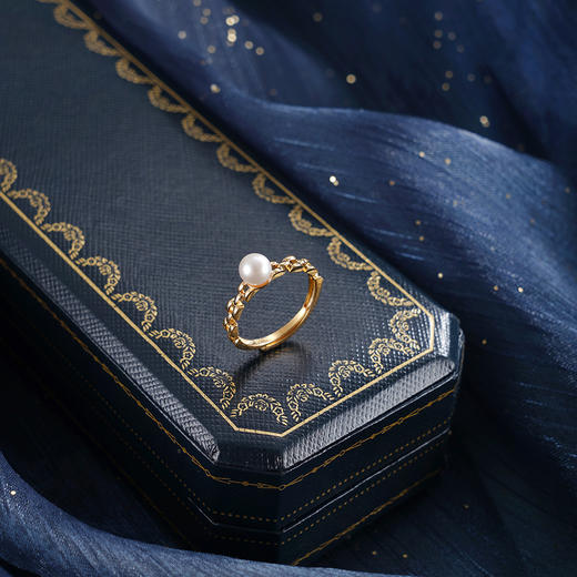 子佩集【璀璨时刻】银S925珍珠惜王妃戒指【R2294】5mm珠镀金日字扣2601 商品图1