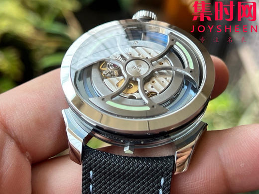 K1新款MB&F MAD1S系列 战斧摆陀 紫 / 蓝——侧向读时 + 大摆陀“暴走旋转”的现象级机械玩具 男士腕表 表径42mm 商品图2
