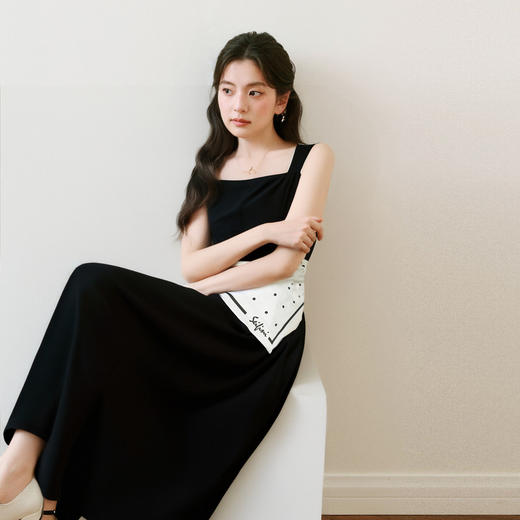 【商场同款】诗凡黎赫本风小黑裙2025夏新款吊带连衣裙3G4590891 商品图4
