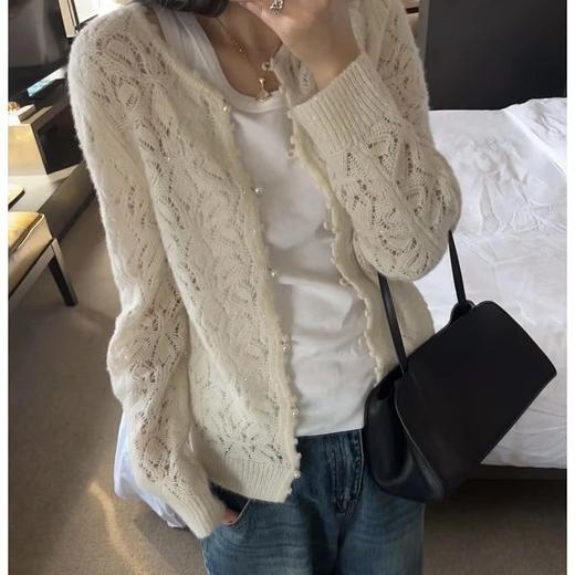 重磅渠道  ER真丝羊绒镂空勾花开衫  超美珍珠扣开合针织开衫  温柔减领早春开衫 商品图3