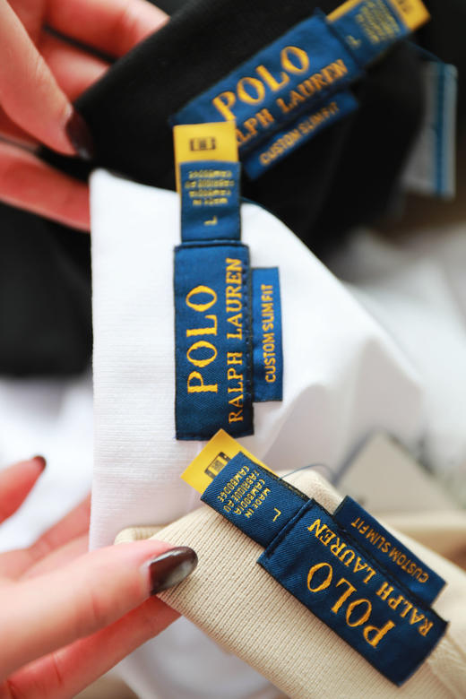 是Polo衫吖，一共5个颜色的。正肩小标刺绣翻领纯色polo衫E032460 商品图1