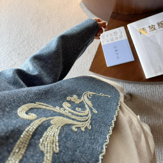 2603403    牛仔 重工绣珠 💙外套 春日必备 商品图7