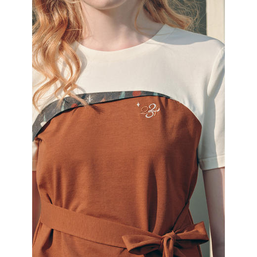 两三事余烬星辰2026夏季新款时尚刺绣撞色印花下摆绑带短袖t恤女 商品图1