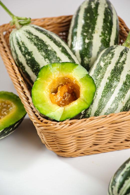【博洋9号羊角蜜】 蜜瓜界的劳斯莱斯  甜脆多汁   汁水丰盈  香气满棚  酥脆  无渣  可食率99% 无农药种植 新鲜采摘  果园直发 商品图11
