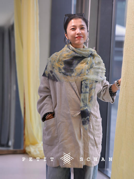 PETIT SCHAN小闪 ACC#055 In short supply 青黄不接 羊绒真丝手工扎染薄款围巾披肩 商品图3