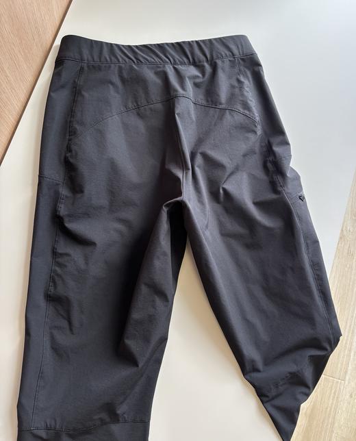 点此购买 始祖鸟GAMMA SS23 Tapered Pant女士纯色多用途登山软壳休闲裤 ye 343179 商品图11