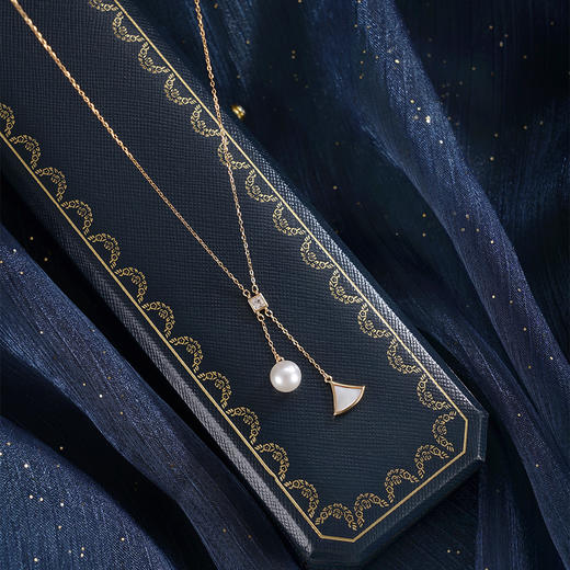 子佩集【幸运裙摆】银S925珍珠惜王妃套链【YB3780】7.5mm珠双色银杏叶吊球2601 商品图1