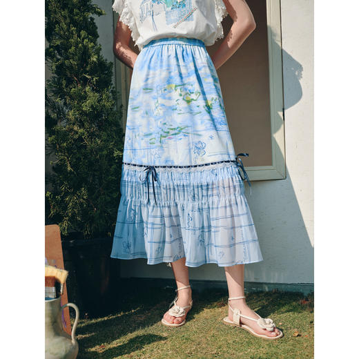 两三事雾屿微光2026夏季新款小清新蝴蝶结蕾丝拼接印花高腰半身裙 商品图1