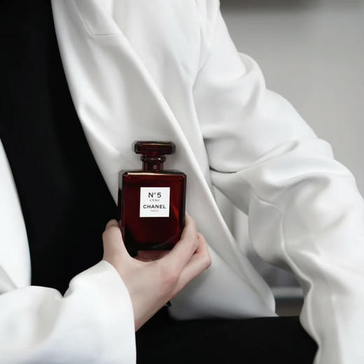 香奈儿五号。 红色5号浓香。 黄色5号淡香。自己备注 商品图7