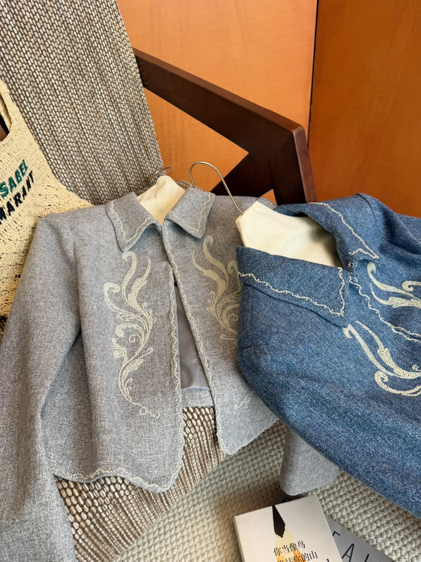 2603403    牛仔 重工绣珠 💙外套 春日必备