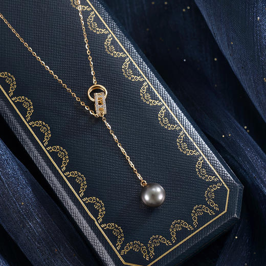 子佩集【幻夜篇章】银S925珍珠惜王妃套链【YL0116B】8.5mm珠镀金黑珠双环吊球2601 商品图0