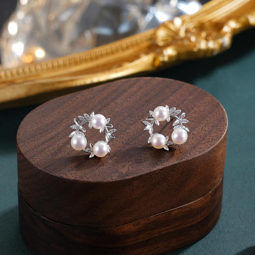 子佩集【幸运花环】银S925珍珠惜王妃耳钉【MLEH002】4.5mm珠三瓣花环2601 商品图0