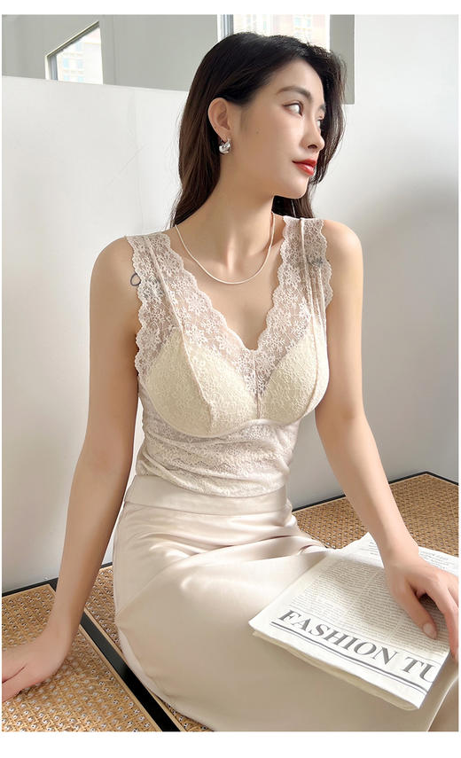 【内穿&外搭 ! 蕾丝美背】一体式长款蕾丝吊带打底背心 免穿文胸固定杯无钢圈背心 亲肤透气不跑杯蕾丝美背 商品图5