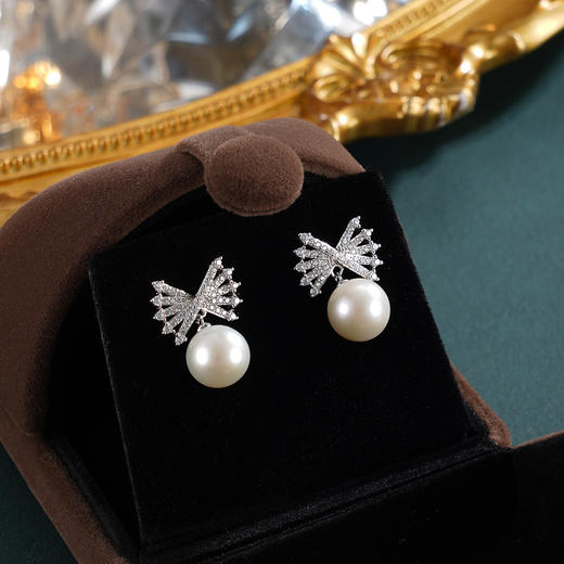 子佩集【蝶翼轻缚】银S925珍珠惜王妃耳钉【MLEH030】8.5mm珠蝴蝶结2601 商品图0