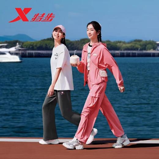 6楼特步运动女士梭织薄外套锦纶柔滑微皱974228140142水红色 商品图2