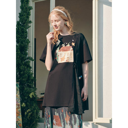 两三事夜航手札2026夏季新款复古印花不对称下摆宽松t恤裙连衣裙 商品图1