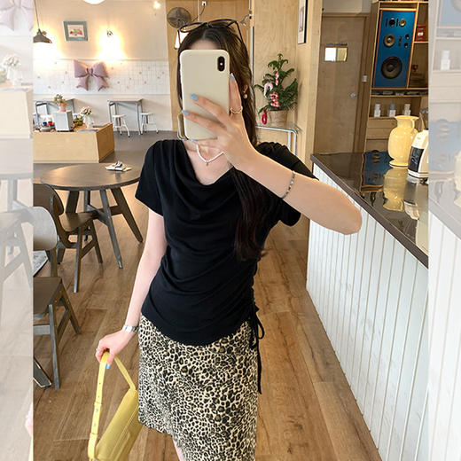 西遇法式荡领短袖T恤女2026年夏季新款莱赛尔天丝纯欲褶皱上衣SS060236 商品图2