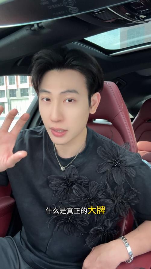 26T137SDSA男装2026新款高贵轻奢高街重工立体花朵短袖T恤显瘦百搭上衣 商品图0