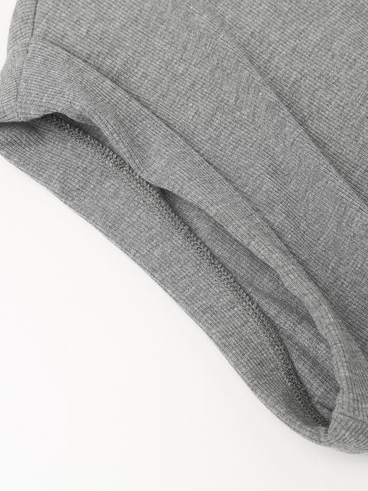 白色肌理感圆领无袖上衣女 侧边抽褶彩珠设计 修身显瘦百搭短袖 T 恤 商品图6