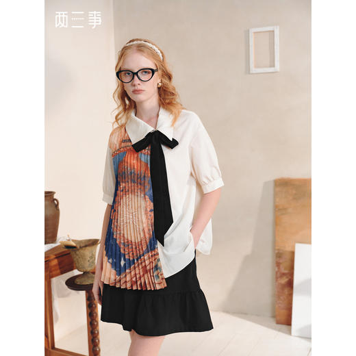 两三事日常诗稿2026夏季新款艺术风压褶印花系带不对称翻领衬衫女 商品图0