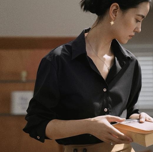 黑与金贵妇优雅黑衬衫，金色镂空兰花扣点缀，莫代尔面料 筋骨感十足【72h发】 商品图0