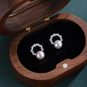 子佩集【银湾夜曲】银S925珍珠惜王妃耳钉【MLEH003】6.5mm珠圆环灰珠2601