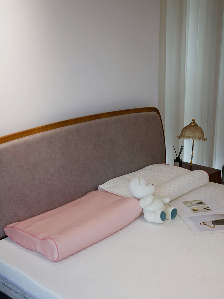 成人樱花乳胶颈椎枕（缎面枕套）预售15天【让好睡眠更简单容易】【会呼吸的乳胶枕+升级小颗粒床垫】泰国进口 拥有一个好睡眠的开始  不可错过的好枕头 好床垫~