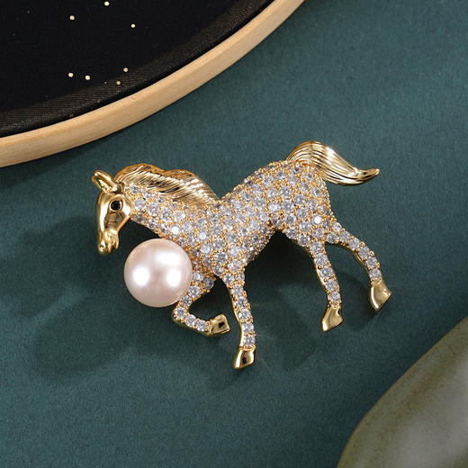 子佩集【马上圆梦】珍珠惜王妃胸针【XXXZ243】10mm珠镀金骏马2601 商品图0