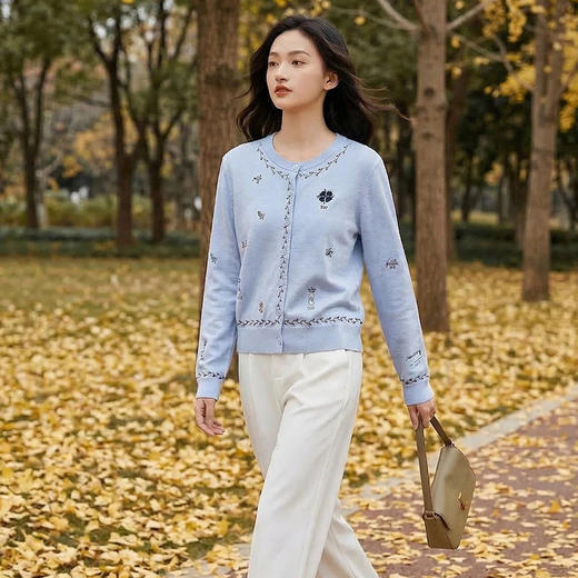 「自」全新升级【铂金会员321/天猫429/差价108】(13908)洛诗琳复古文艺风撞色刺绣开衫2026春季新款圆领针织外套女 商品图0