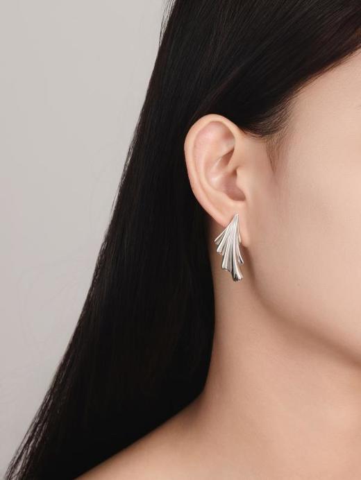 IIPO宜珠宜宝原创「扇韵」系列极简耳环925银镀金(礼盒装) 商品图4