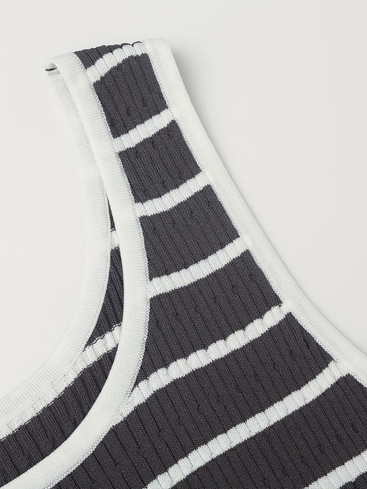 深灰白条纹 U 领针织背心女 坑条肌理修身显瘦内搭 百搭无袖打底上衣 商品图3