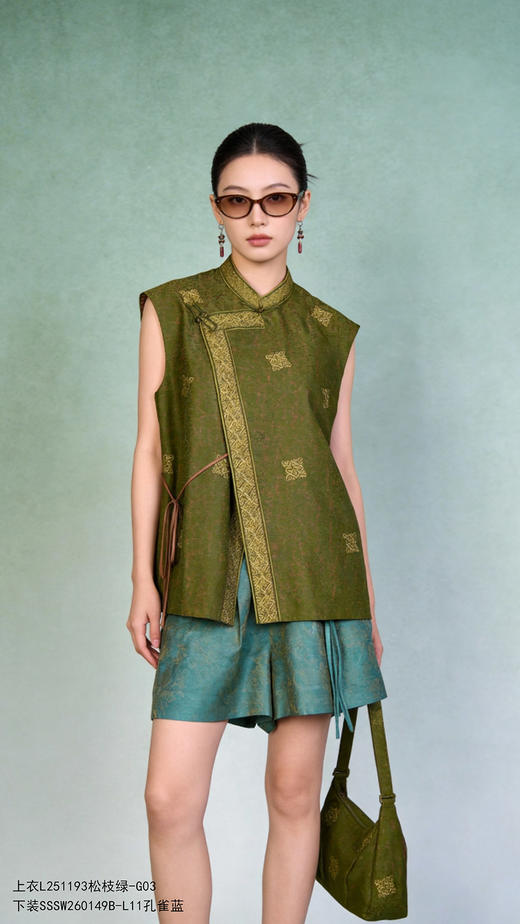 L251193马甲 商品图1