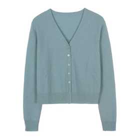 ESPRESSO松密度鸡心领套衫羊绒衫 精选高品质羊绒材质，触感柔软细腻，轻盈贴肤，带来极致穿着体验。设计简约自然，适合日常搭配，展现温柔气质。CWF101084E