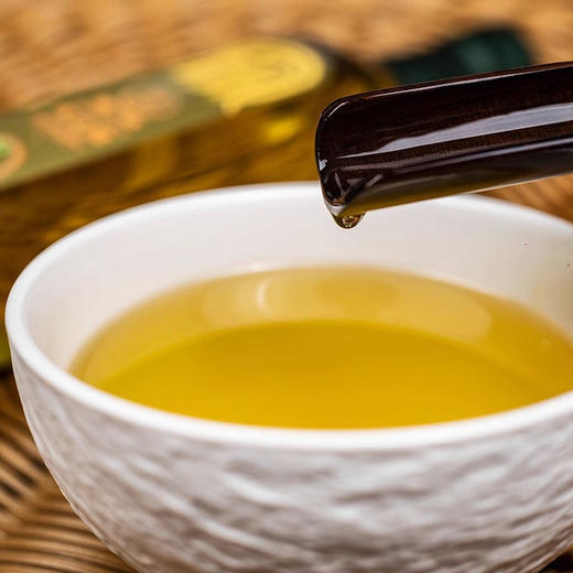 灵佳源1.8L山胡椒油木姜子油商用山苍子油湖南新化饭店大瓶木姜油 商品图2