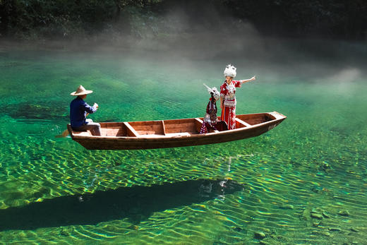 【五一/暑期】东方仙本那有多美？探秘22℃山水恩施～亲子6日，VIP船入屏山峡谷，走进隐世天坑、古村鹿院坪，做客土家族吊脚楼，专场火塘歌会，西兰卡普非遗体验、换装旅拍…定金锁暑期团早鸟减800！ 商品图0