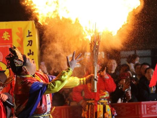 【五一/暑期】东方仙本那有多美？探秘22℃山水恩施～亲子6日，VIP船入屏山峡谷，走进隐世天坑、古村鹿院坪，做客土家族吊脚楼，专场火塘歌会，西兰卡普非遗体验、换装旅拍…定金锁暑期团早鸟减800！ 商品图12