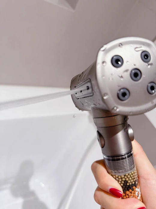 😎【依来德（ELOKT）水疗锤子花洒】🚨别再忍了！普通花洒洗到皮肤痒、头发枯，真的该换了！ 💦 依来德过滤增压花洒｜洗澡=做护肤SPA！ 洗出嫩滑肌+洗出柔顺发!！ 商品图4